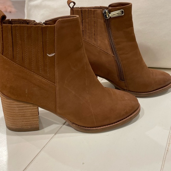 Blondo Women’s Waterproof Ankle Boot - Picture 8 of 15